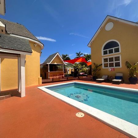 Brownstone Guesthouses Νασάου Εξωτερικό φωτογραφία