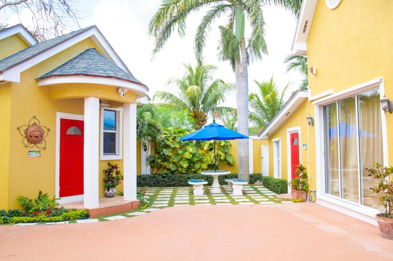Brownstone Guesthouses Νασάου Εξωτερικό φωτογραφία