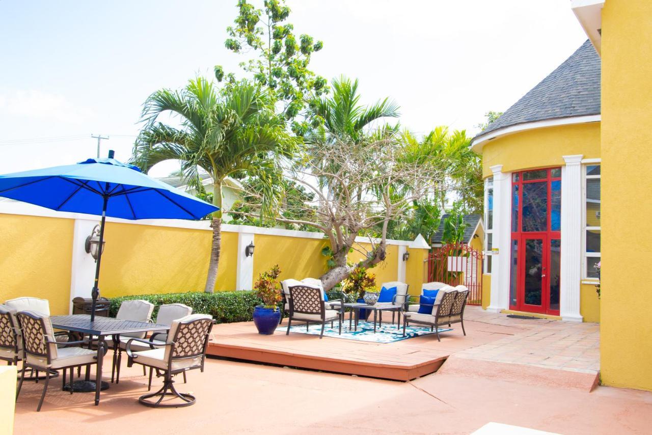 Brownstone Guesthouses Νασάου Εξωτερικό φωτογραφία