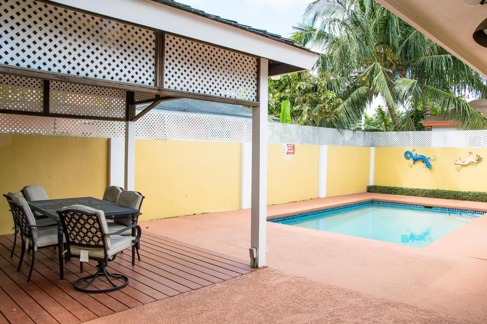 Brownstone Guesthouses Νασάου Εξωτερικό φωτογραφία