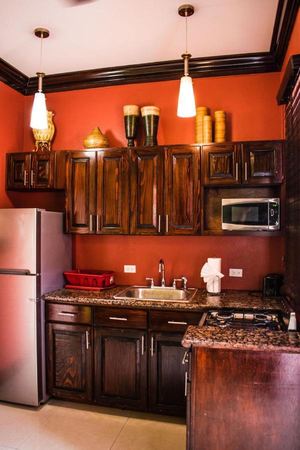 Brownstone Guesthouses Νασάου Εξωτερικό φωτογραφία